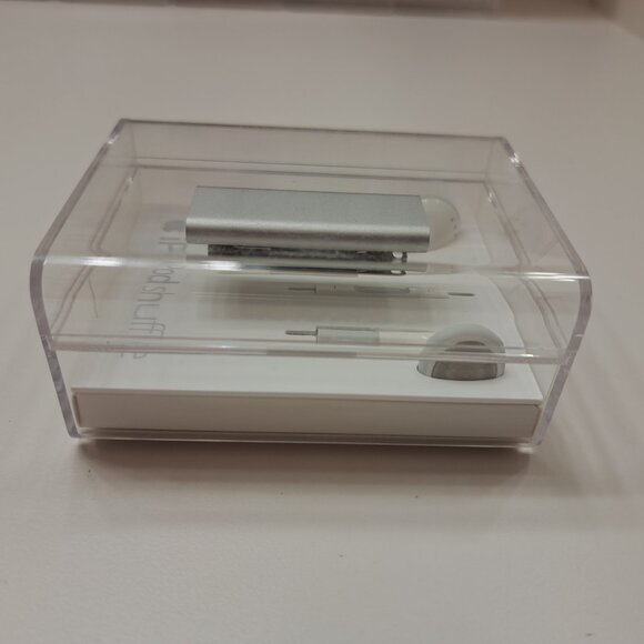 1X Apple IPod Shuffle 3rd Generation Silver 2gb New Opened Box - Picture 3 of 16